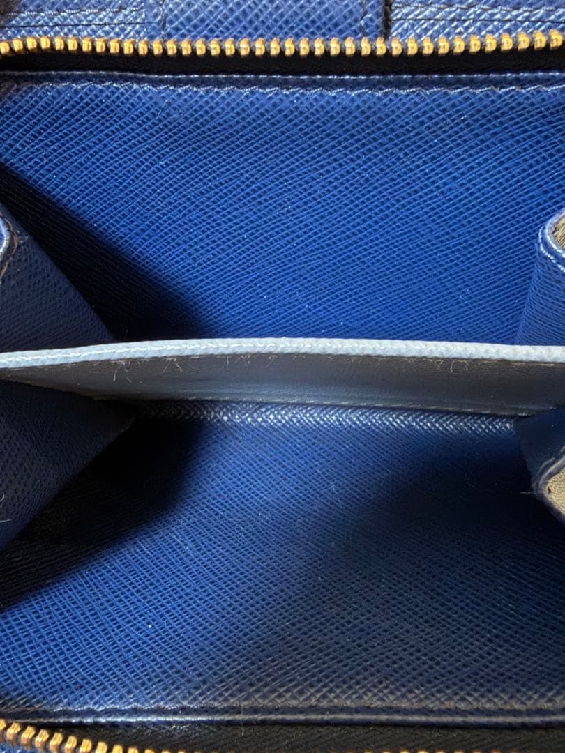 PRADA サフィアーノレザー 二つ折り財布 ブルー　美品