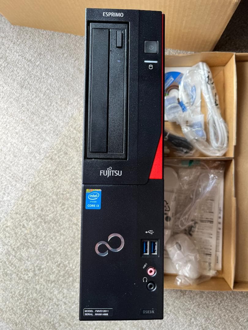 デスクトップパソコン　ESPRIMO FMV-D583/ K