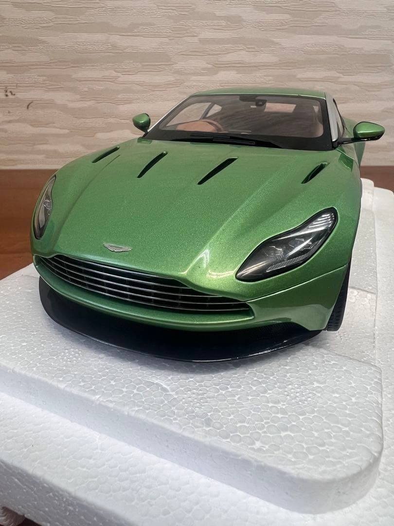 No517 ミニカー1/18箱あり ASTON MARTIN DB11