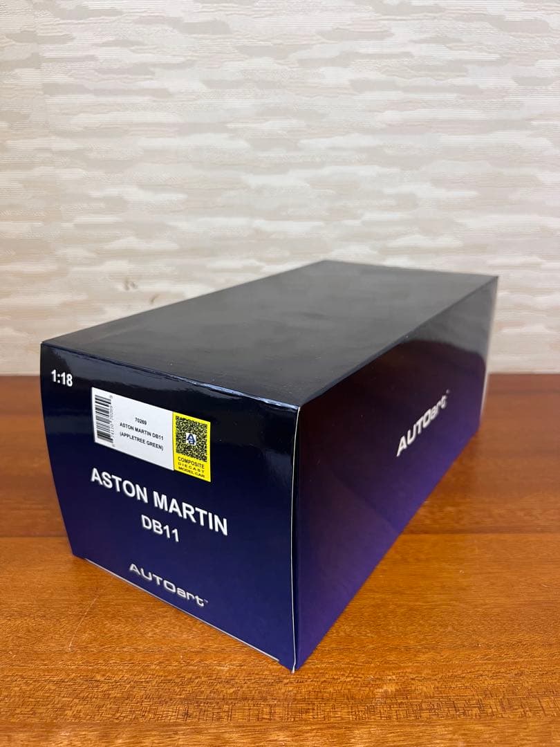 No517 ミニカー1/18箱あり ASTON MARTIN DB11