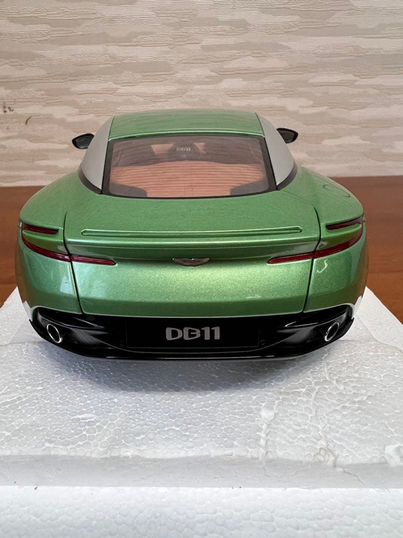 No517 ミニカー1/18箱あり ASTON MARTIN DB11