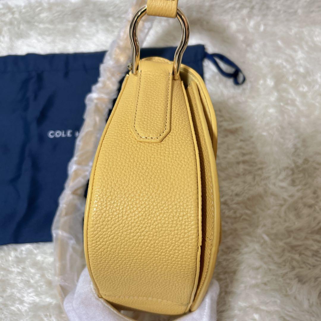 【新品】　タグ付き　コールハーン　ショルダーバッグ　黄色　牛革