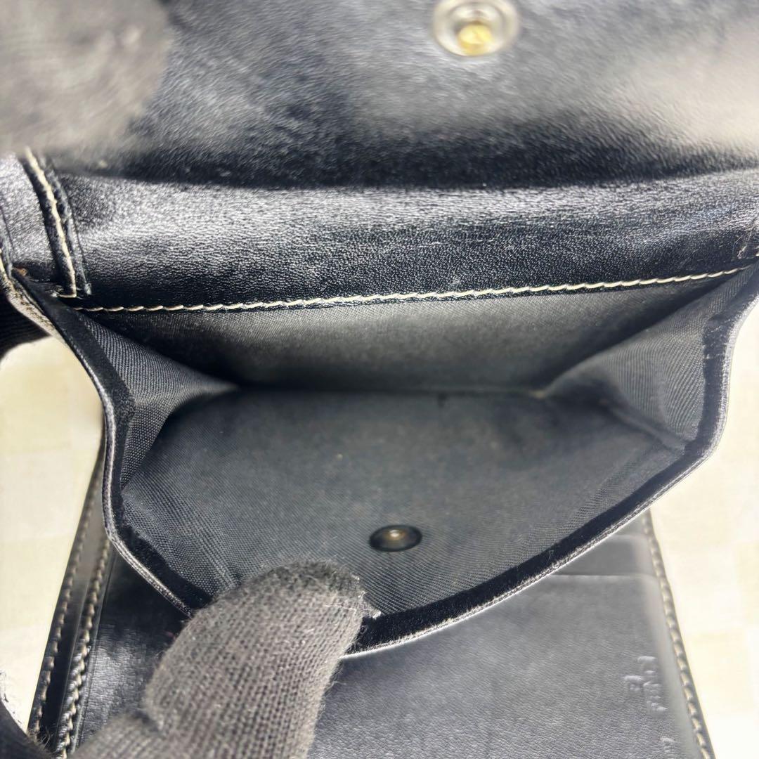 極美品　FENDI フェンディ　財布　二つ折り　M05