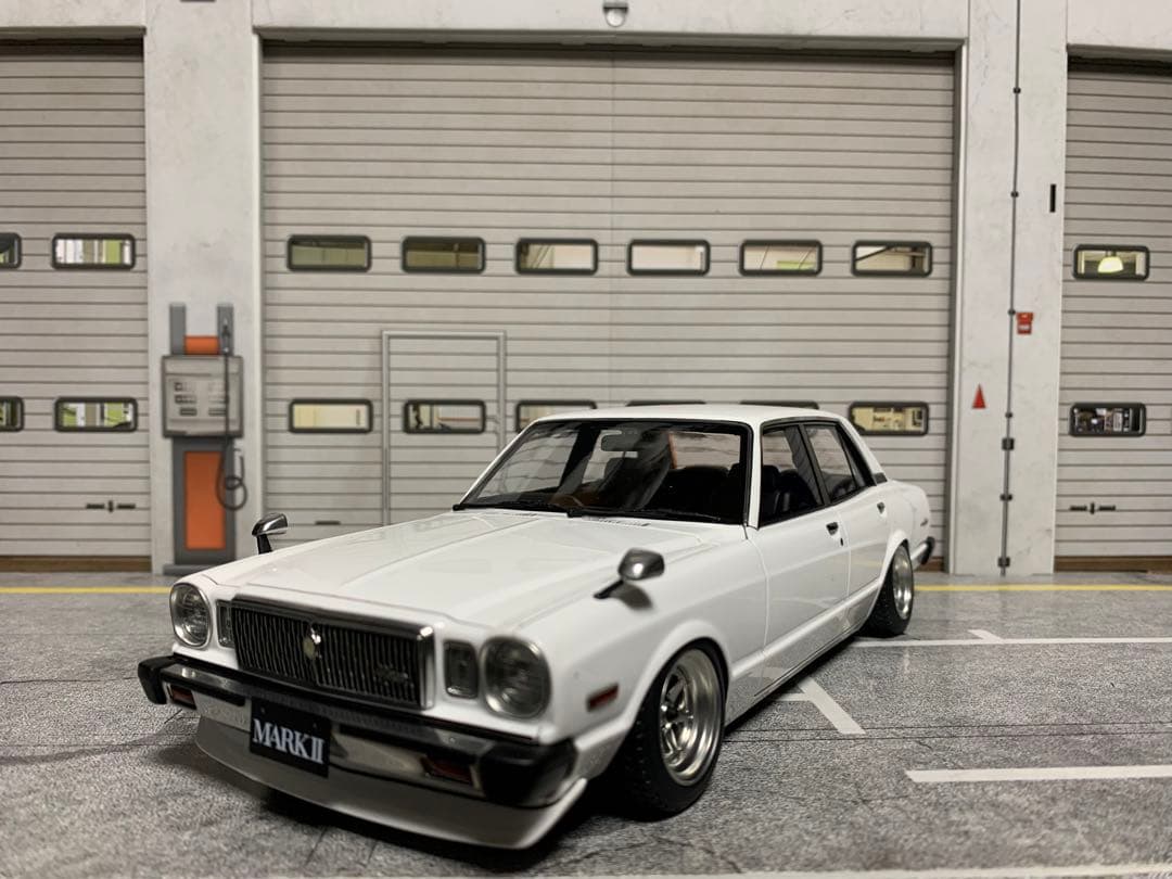 イグニッションモデル　1/18 トヨタ　マークⅡ グランデ　ホワイト　ロンシャン