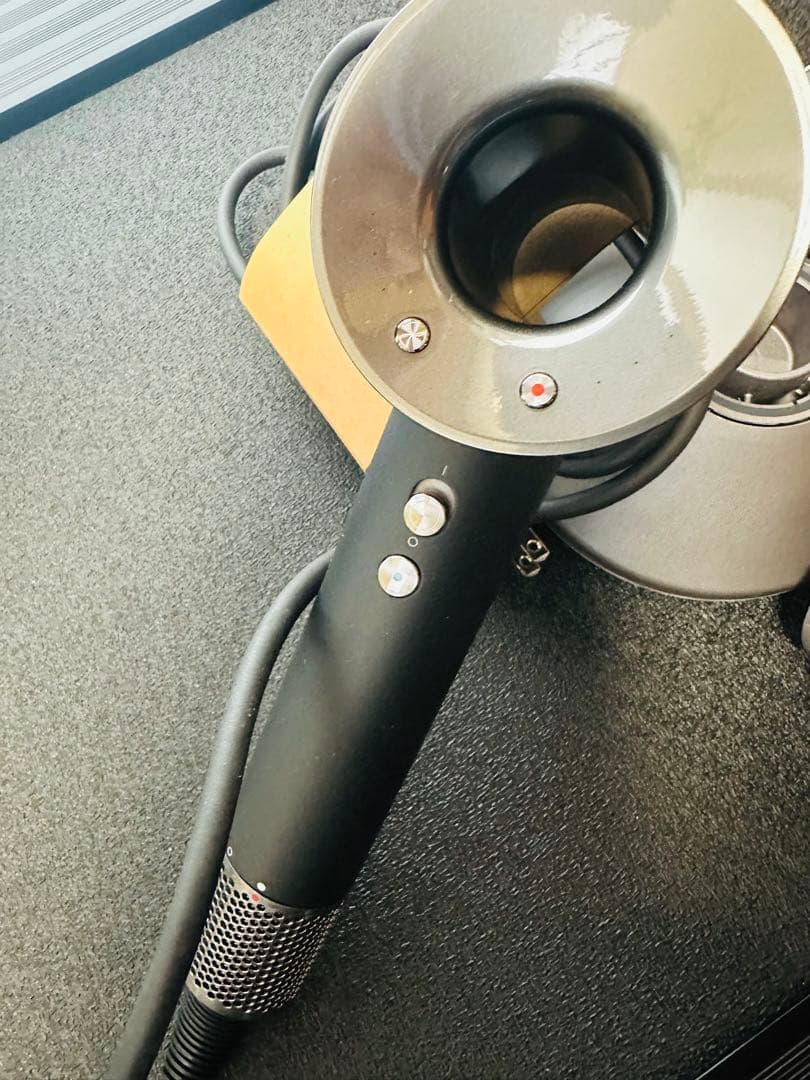 メルカリ市値下げDyson ドライヤー ブラック本体新品未使用