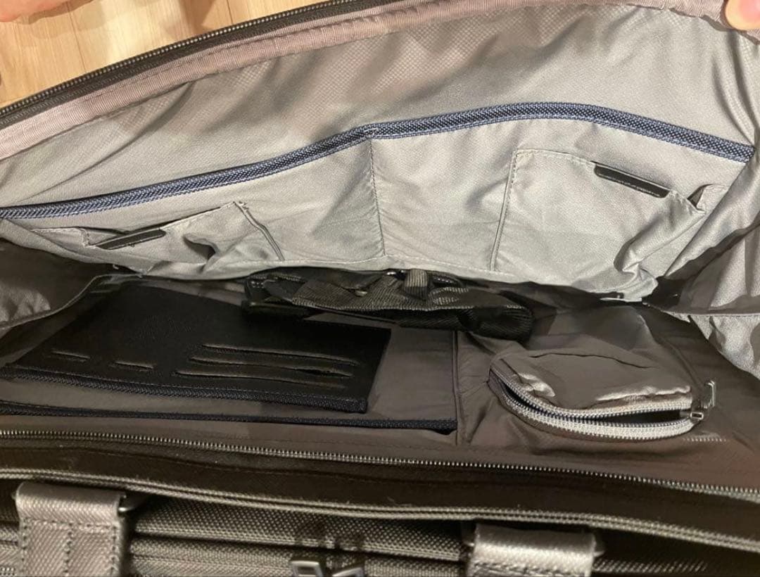 TUMI デラックス・4ウィール・ラップトップ・ケース・ブリーフ