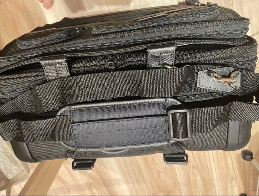 TUMI デラックス・4ウィール・ラップトップ・ケース・ブリーフ