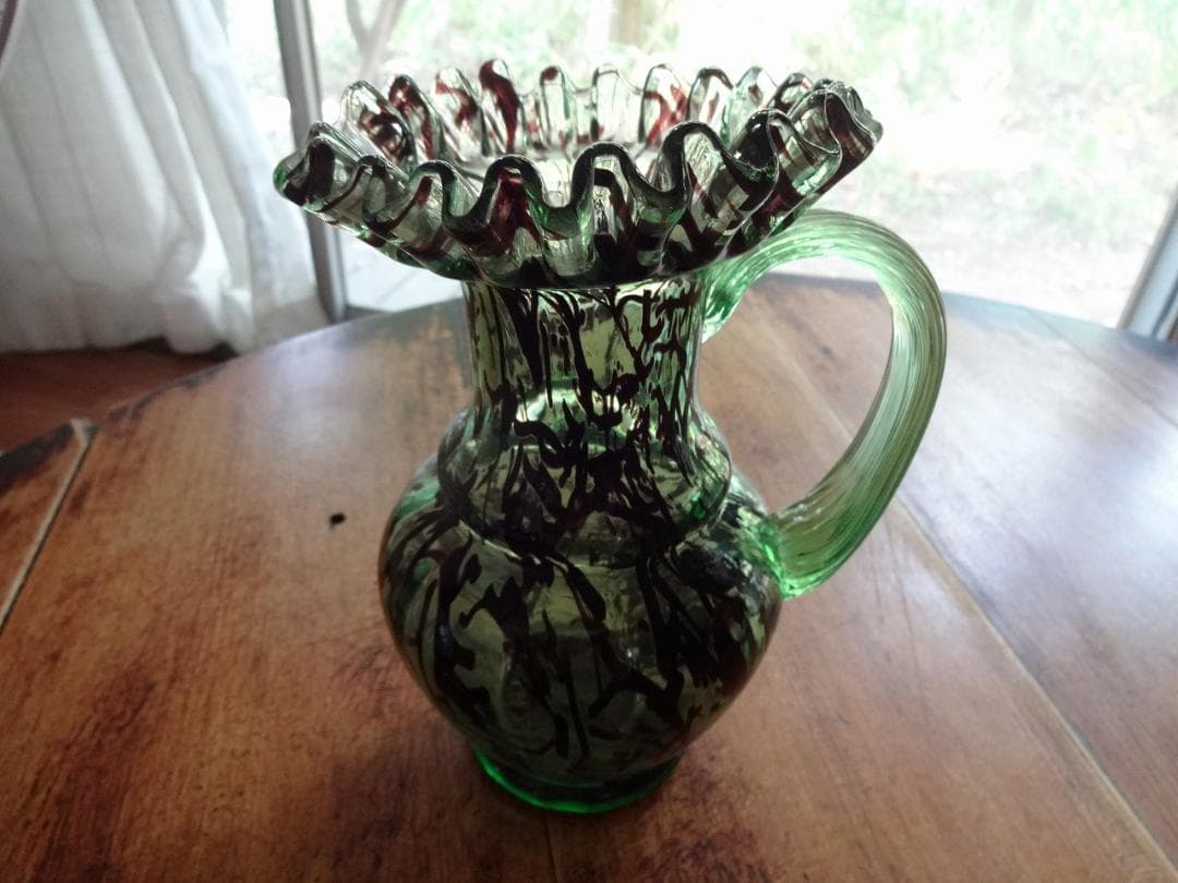 アンティーク　薄緑紫文入り花瓶