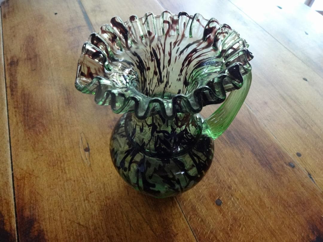 アンティーク　薄緑紫文入り花瓶