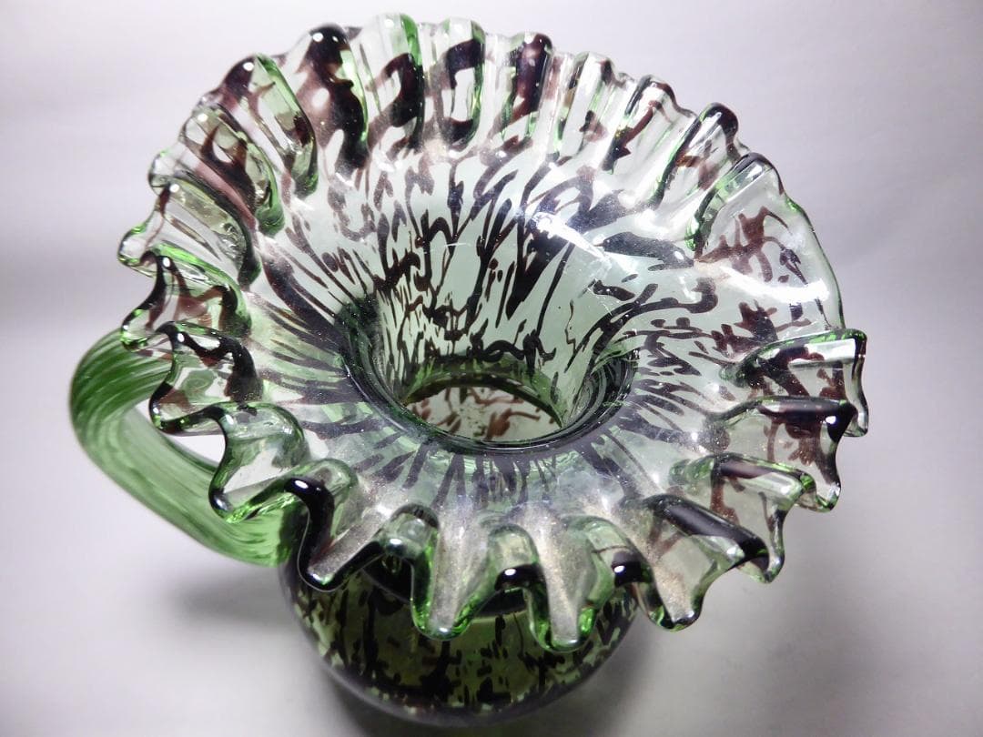 アンティーク　薄緑紫文入り花瓶