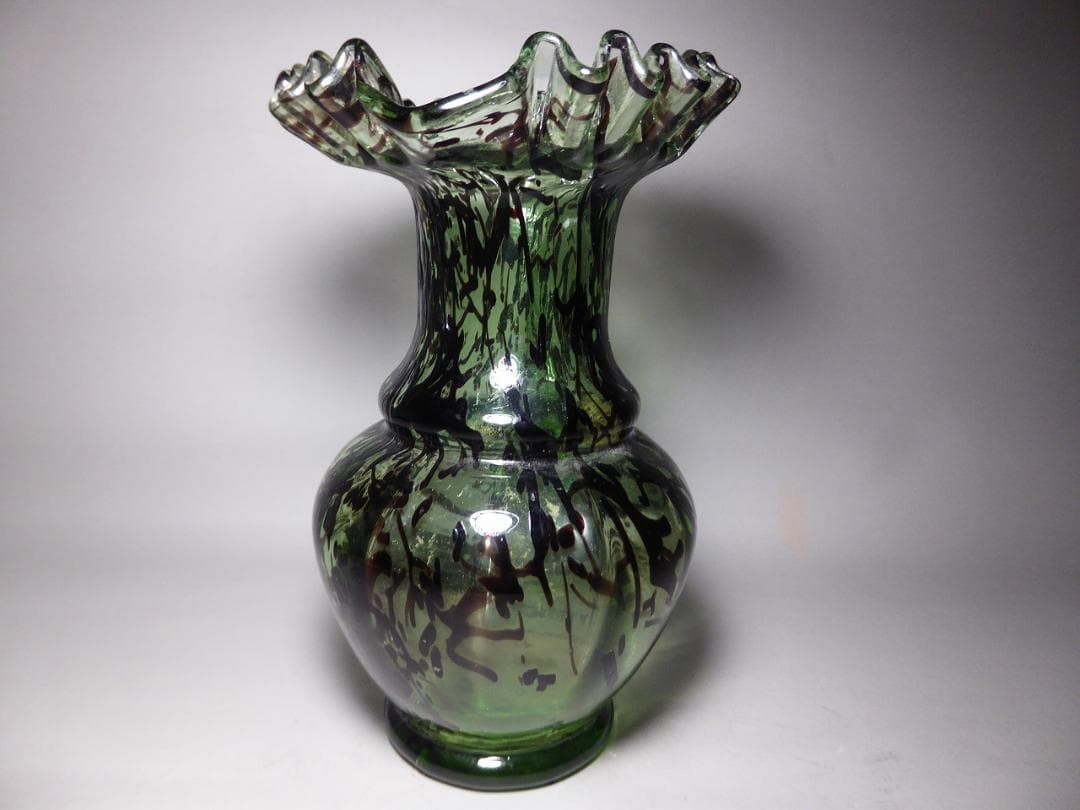 アンティーク　薄緑紫文入り花瓶