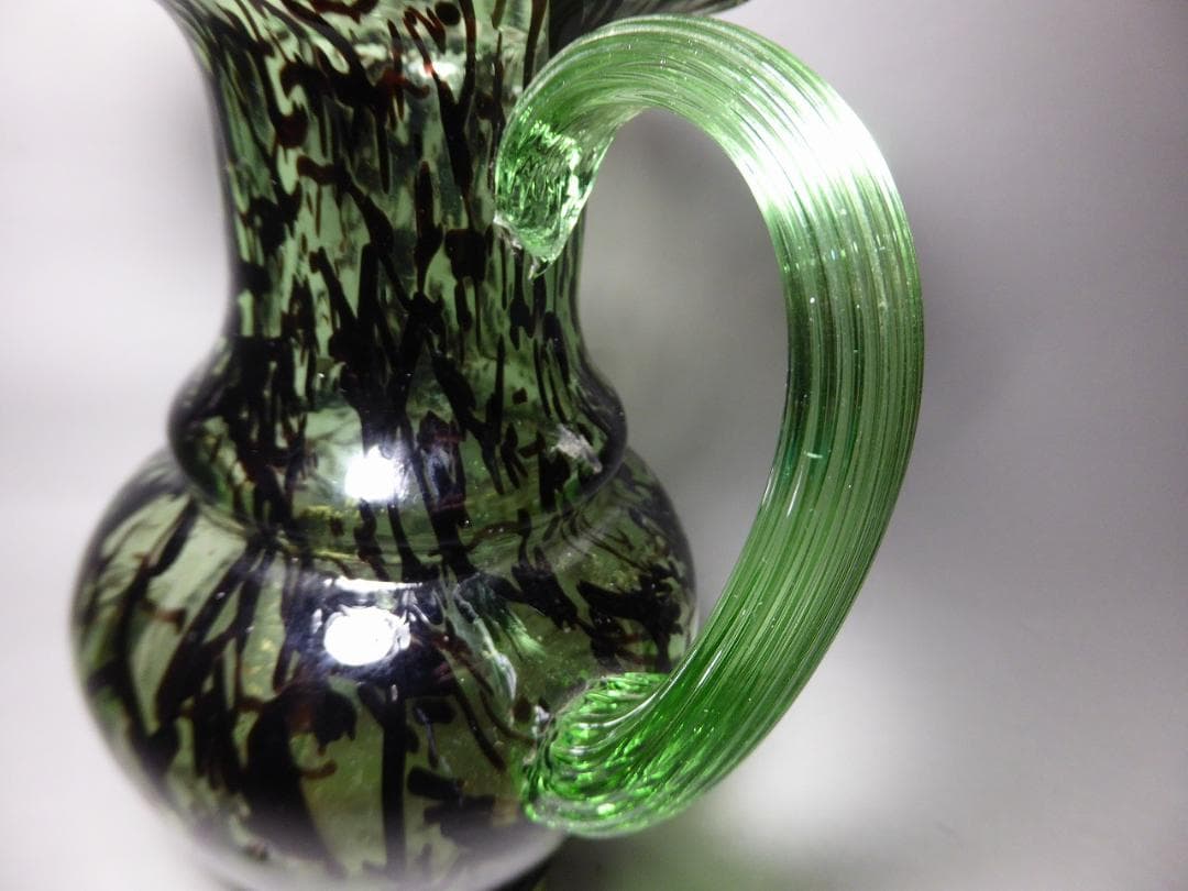 アンティーク　薄緑紫文入り花瓶