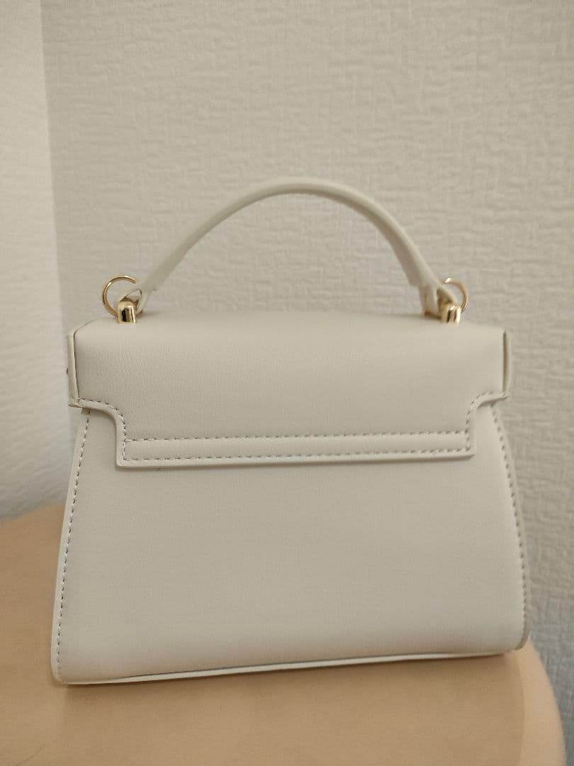 【新品未使用】セルフォード リュタンビジュースタッズポシェット アイボリー