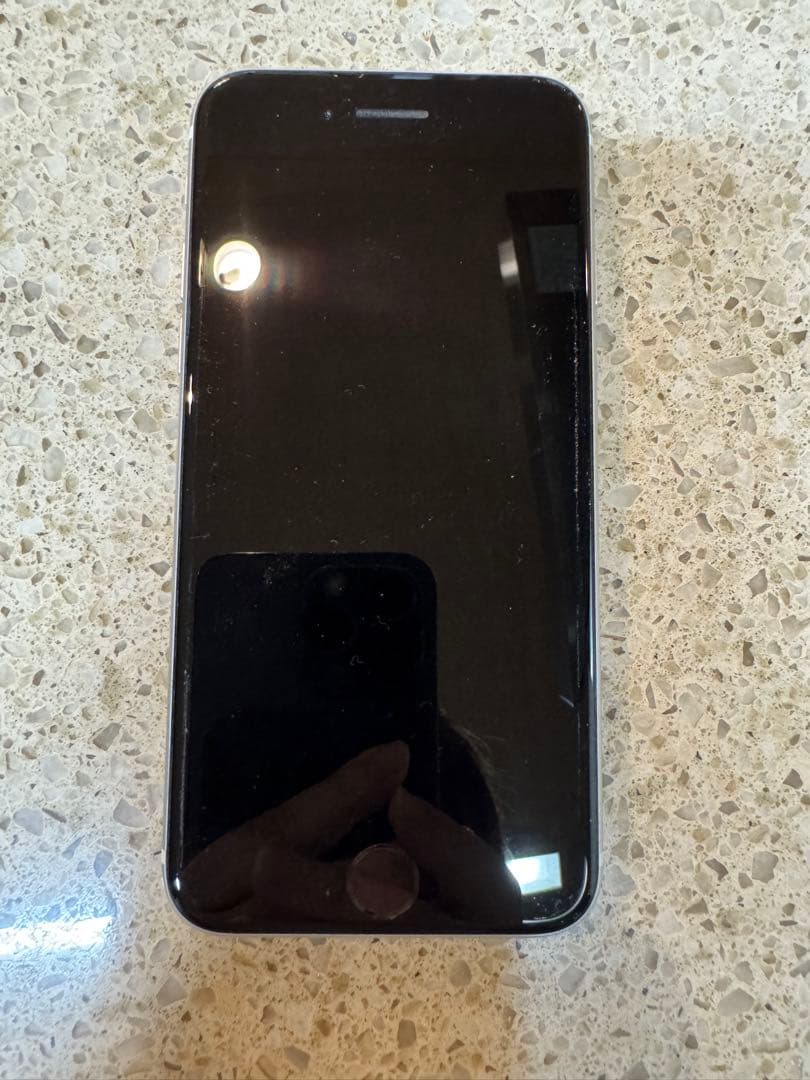 iphone se 第2世代　白　ジャンク品　カメラ不良