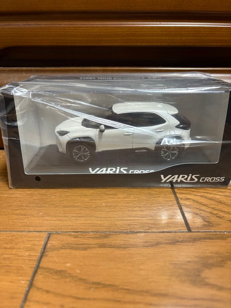 Yaris Cross ミニカー ホワイト