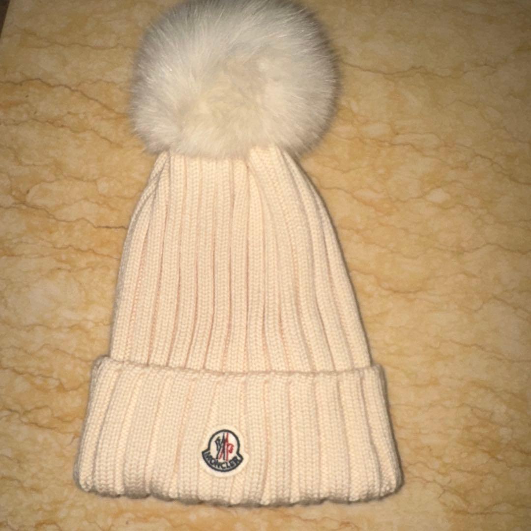 Moncler アイボリー　ベージュ　ファー付きニット帽