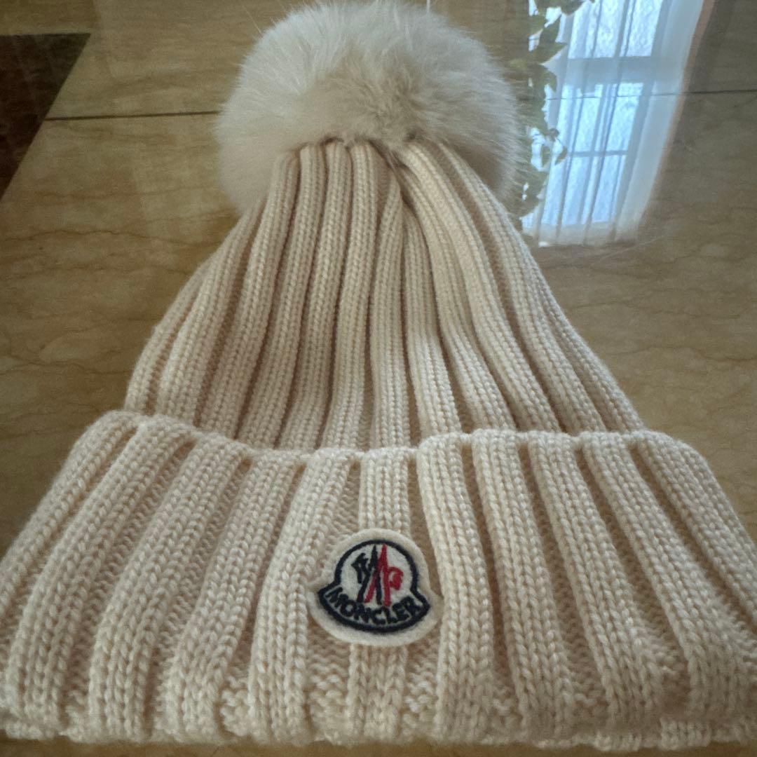 Moncler アイボリー　ベージュ　ファー付きニット帽
