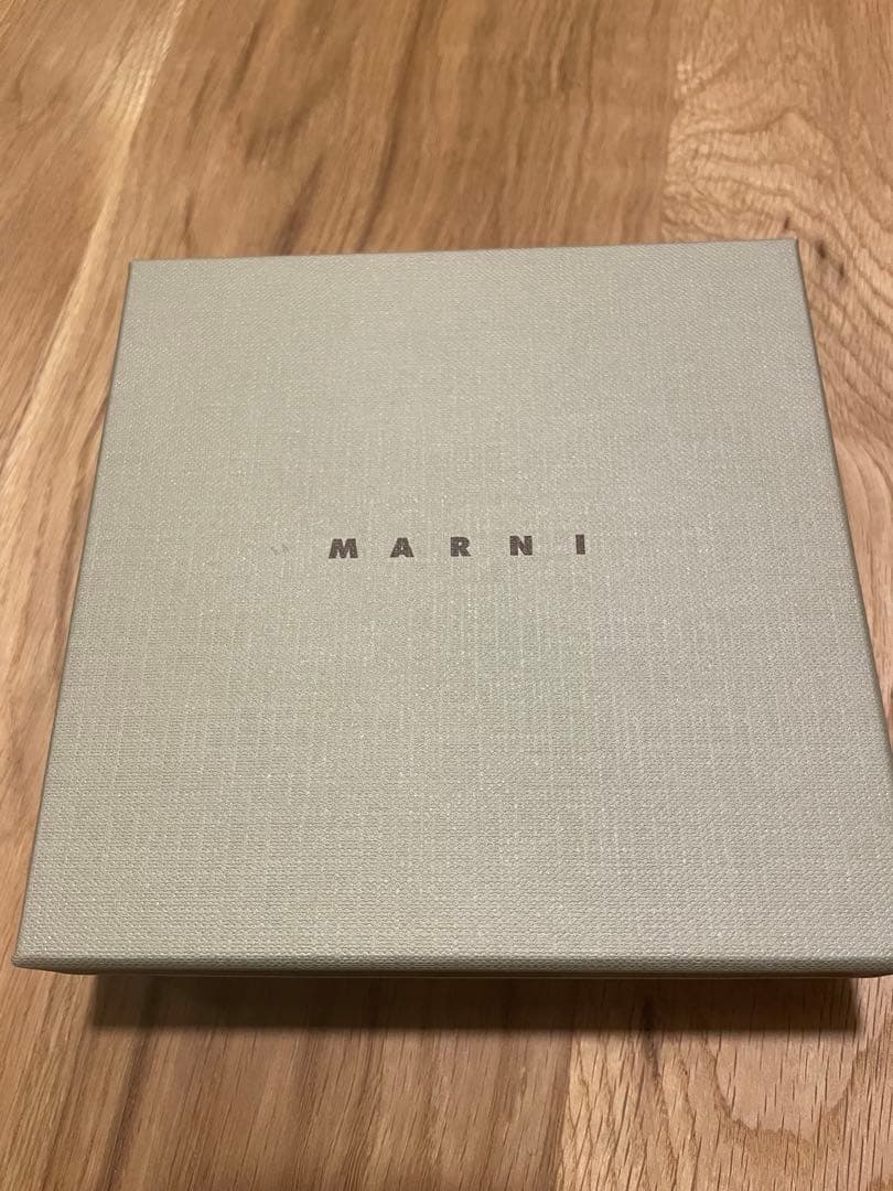 【新品・未使用】マルニ 二つ折り財布 MARNI