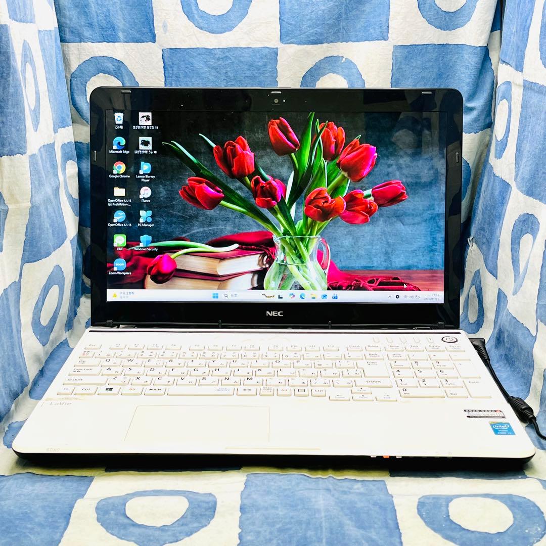 サクサク快適SSD☆人気白ノートパソコン♡ブルーレイ&カメラ！Windows11