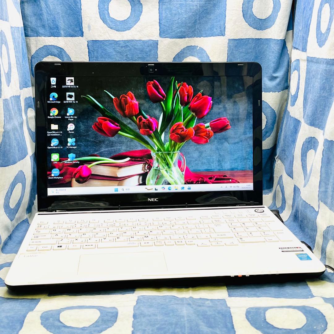 サクサク快適SSD☆人気白ノートパソコン♡ブルーレイ&カメラ！Windows11