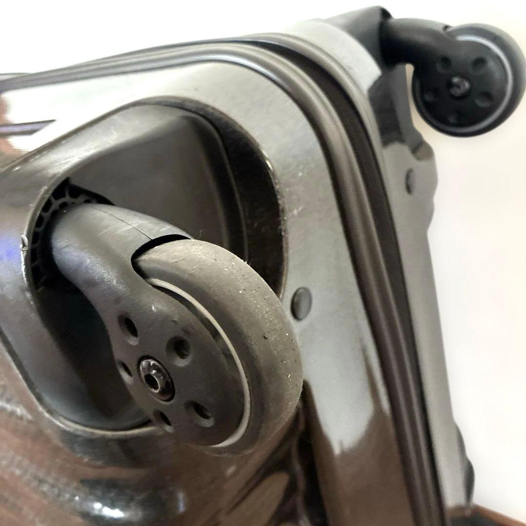 ブラックストライプキャリーケース