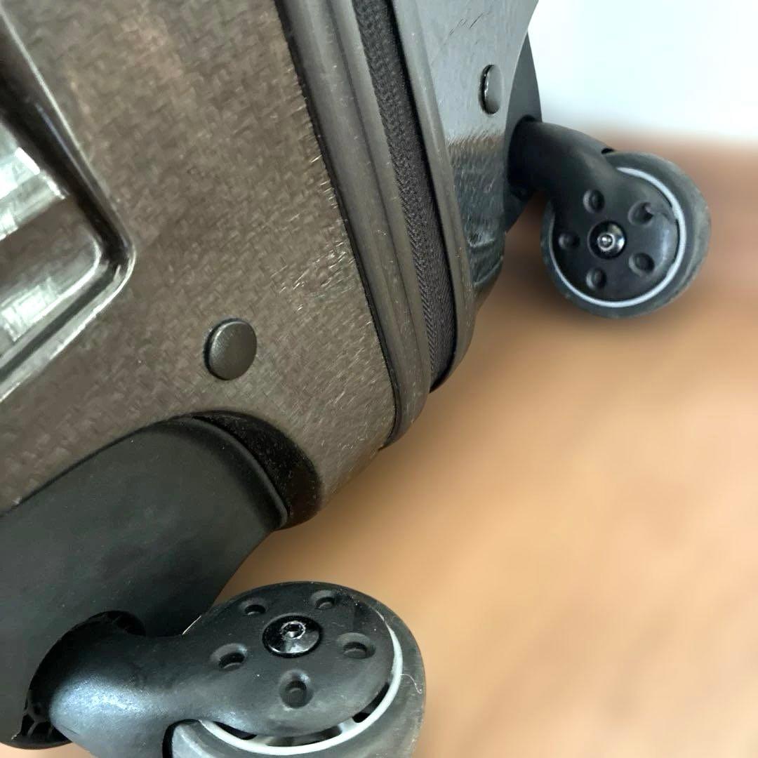 ブラックストライプキャリーケース