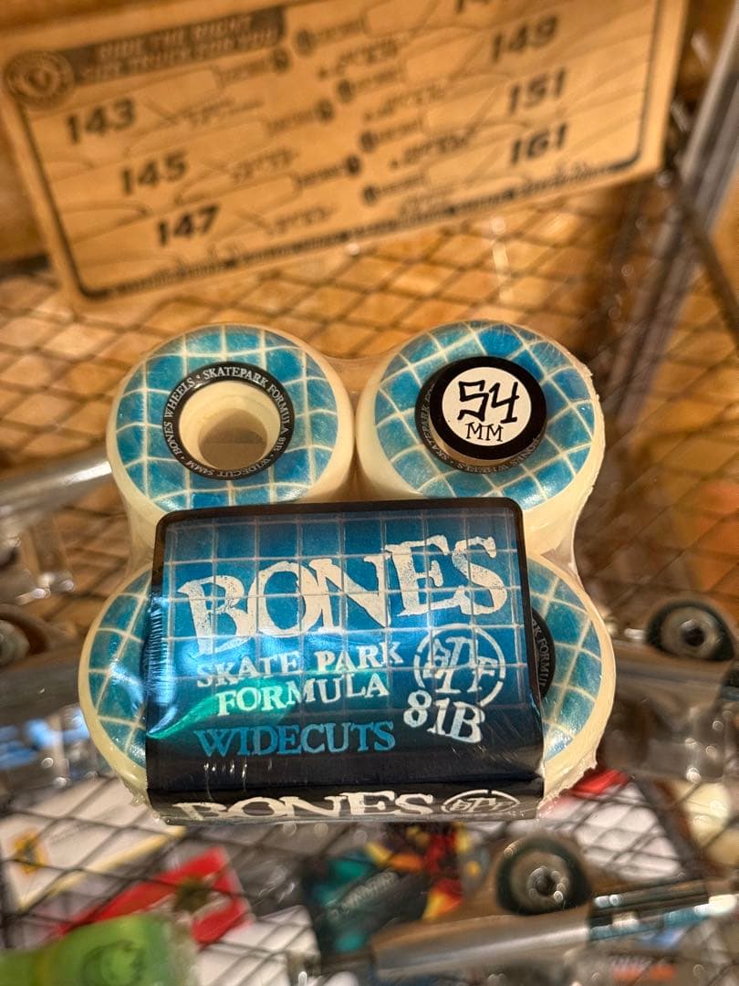 ウィール BONES SPF POOL&THE GANG 54MM 81B