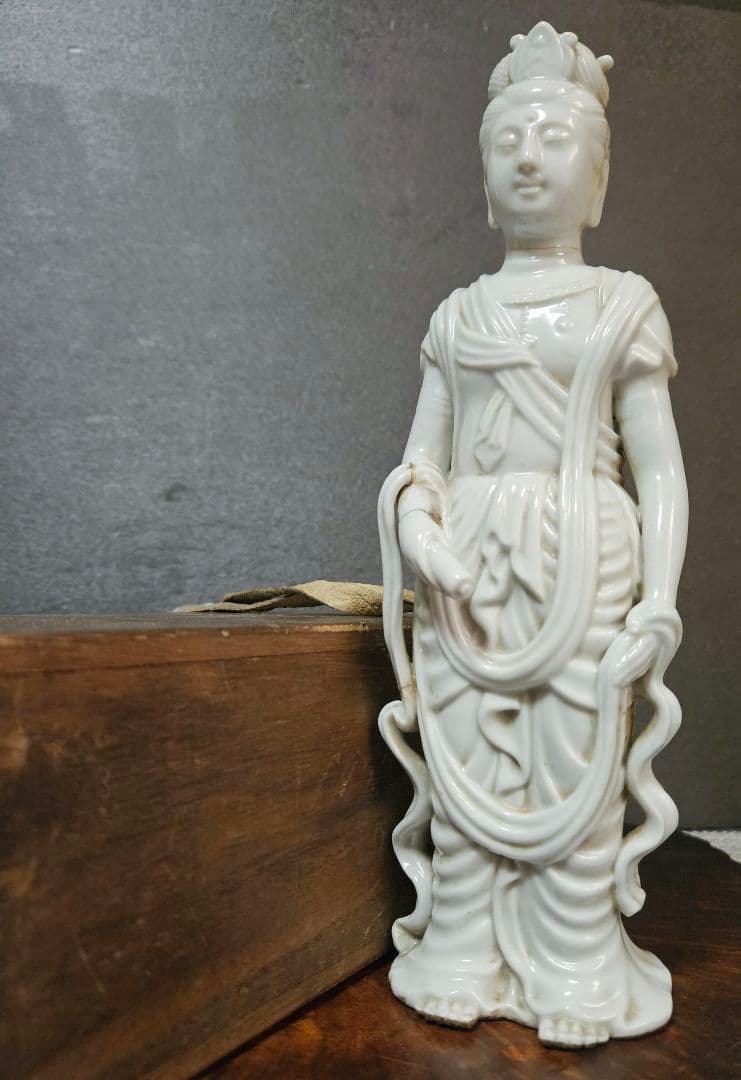 【時代古作品❗】明治時代　白磁　観音立像 観音像　観音様　伝世時代箱　仏教美術