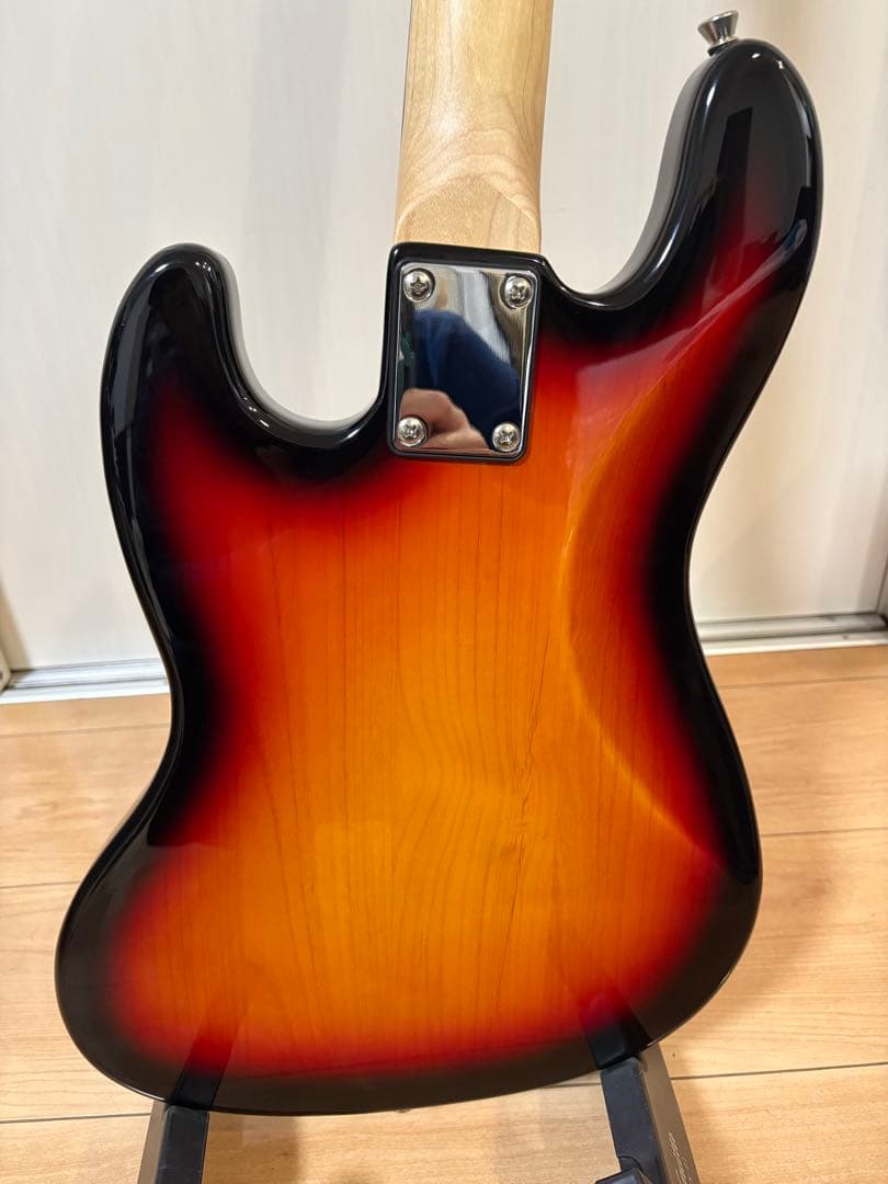 エレキベース サンバースト ショートスケール フレットレス