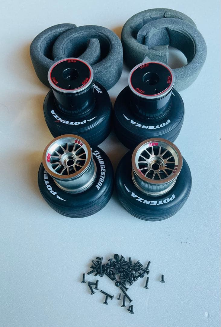 ディアゴスティィーニ　フェラーリ7/1 スケール　エンジンラジコンカー