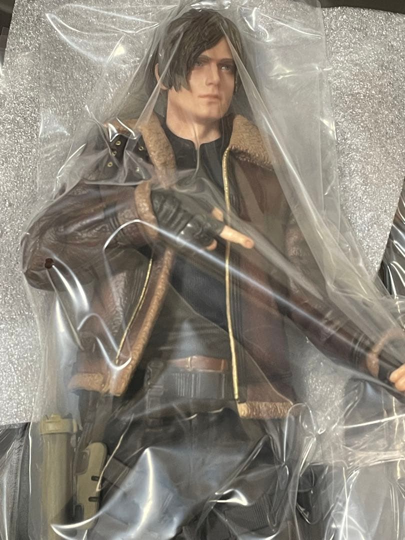 バイオハザードre4 コレクターズエディション レオン フィギュア