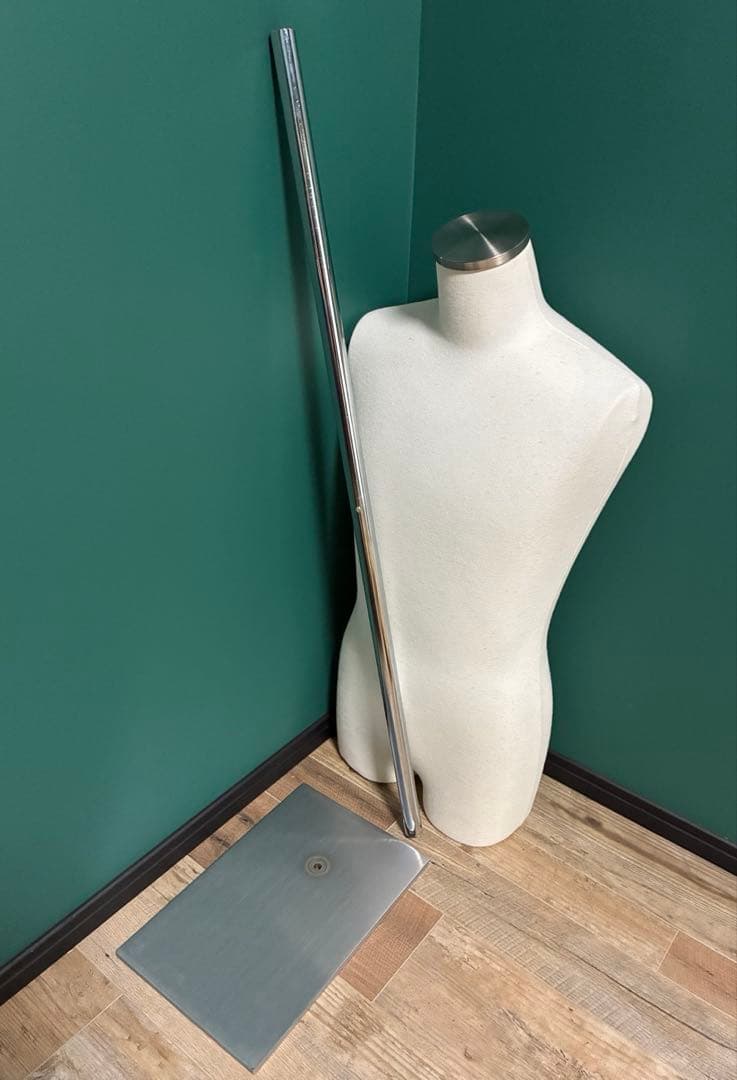 【美品】ステンレストルソー　布製ベージュ　土台付き 男性 撮影用