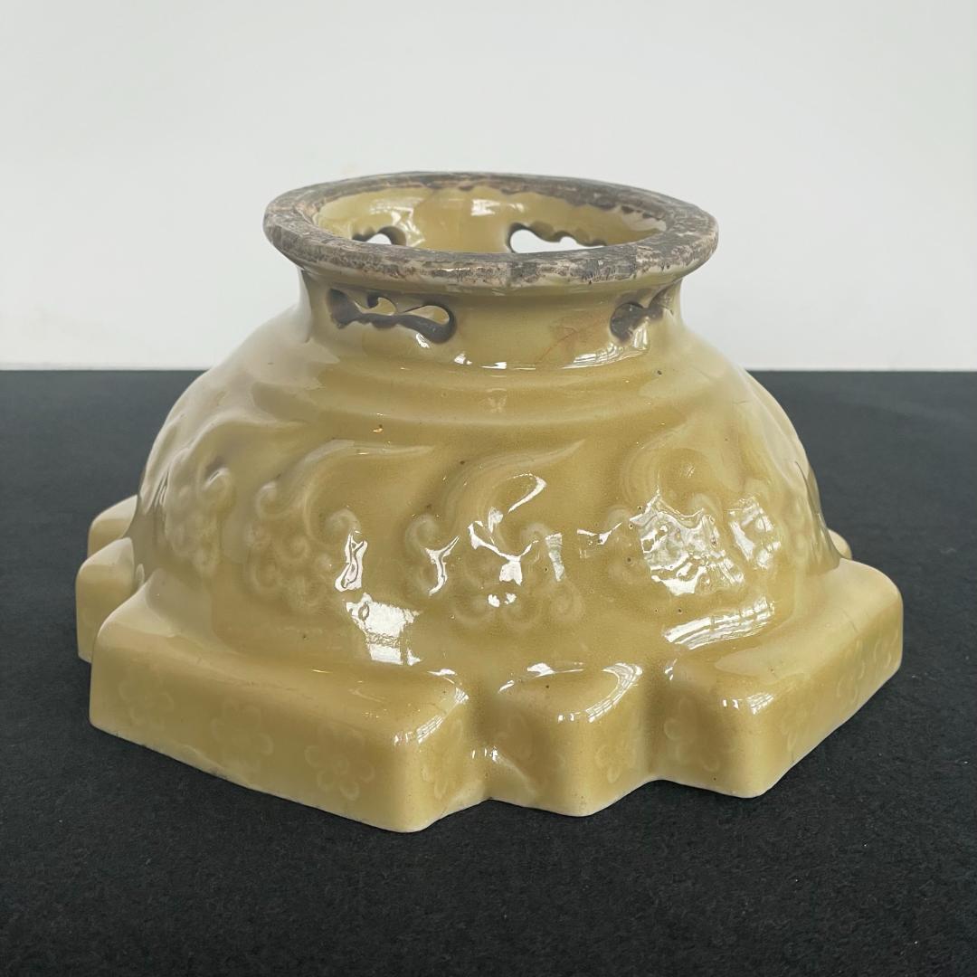 三田青磁 江戸後期 霊芝雲文 青海波陽刻 青磁 台鉢 鉢 盃洗 菓子器 王地山焼