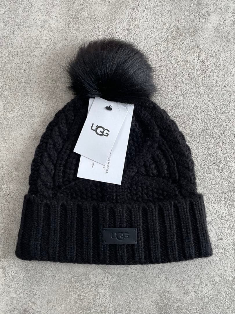 【未使用品】 UGG ケーブル ビーニー ニット帽 ポンポン付き ブラック