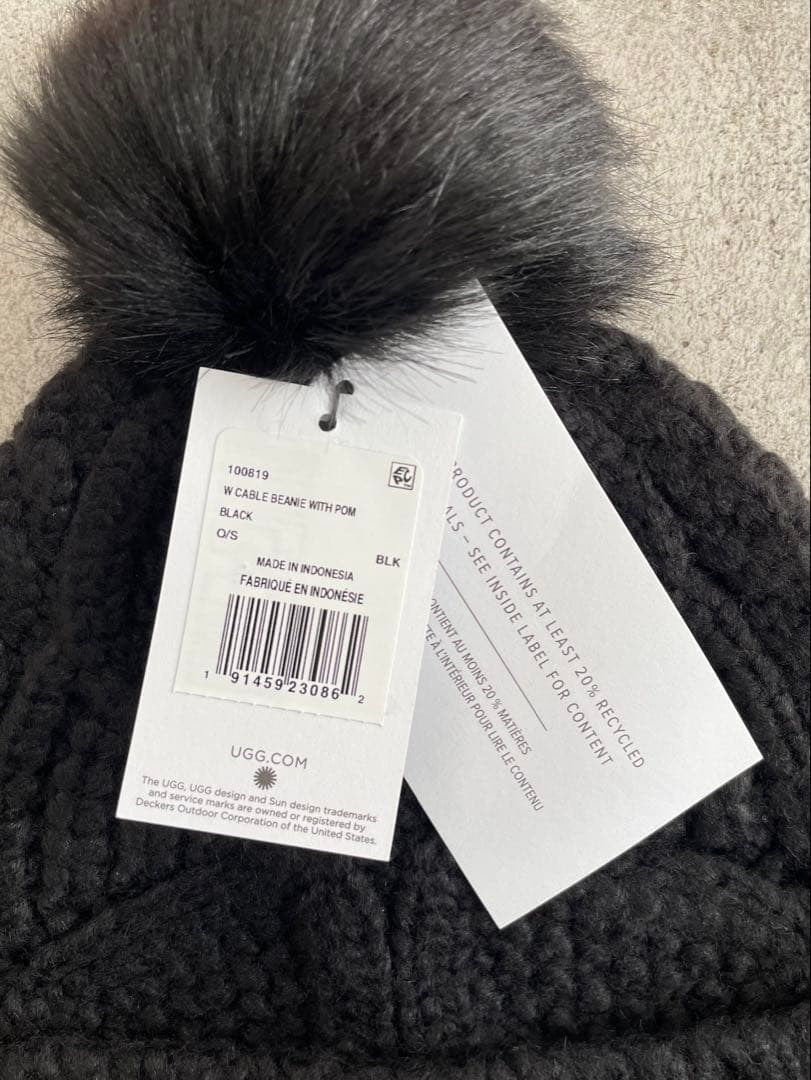 【未使用品】 UGG ケーブル ビーニー ニット帽 ポンポン付き ブラック
