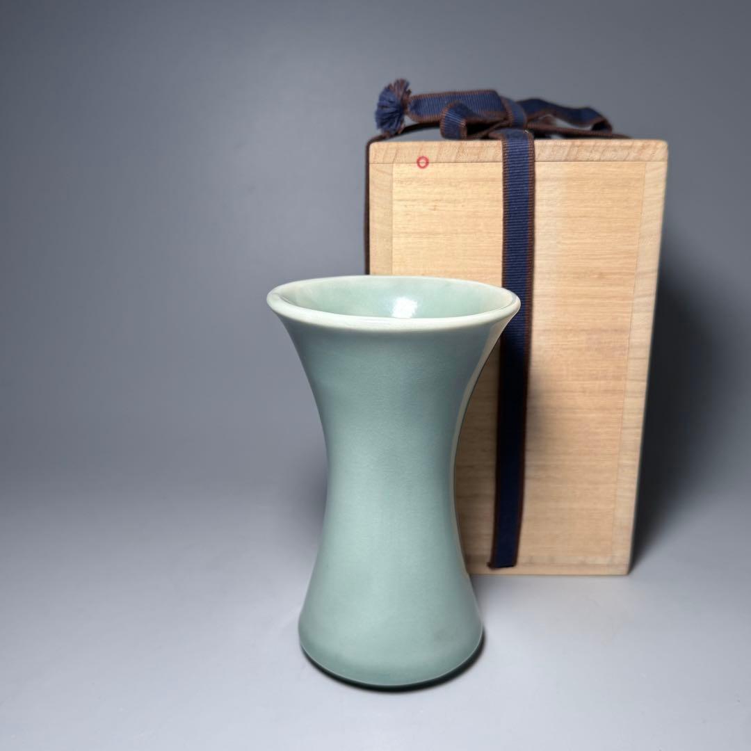 後期鍋島　青磁筒形花生　蒐集家放出品　特注共箱付　同手図録掲載品　最高峰の造形美