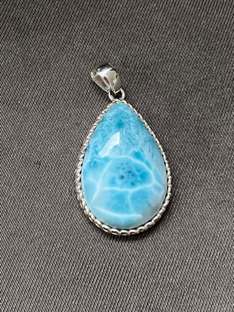 天然石☆高品質！ラリマーしずく型ペンダントトップ☆シルバーワク付き☆模様が美しい