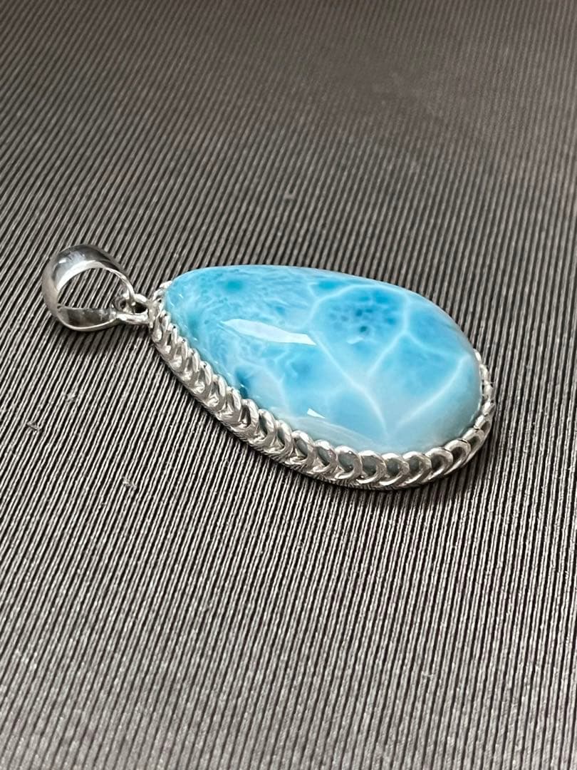 天然石☆高品質！ラリマーしずく型ペンダントトップ☆シルバーワク付き☆模様が美しい