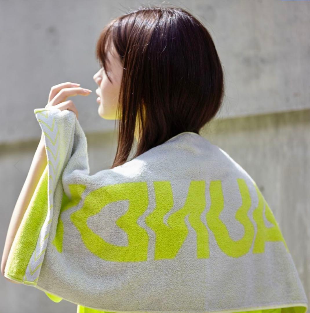 〔美品〕Logo Jacquard Towel \