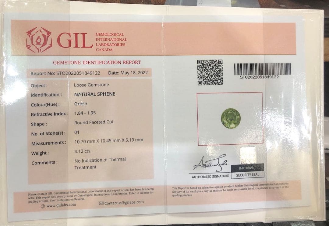 ラウンドカットのイエローファイアスフェーン宝石。「GIL 認定」