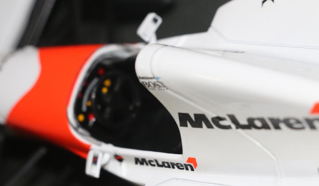 貴重ビックスケール１／1８　マクラーレン・コレクション　マクラーレンMP4／8