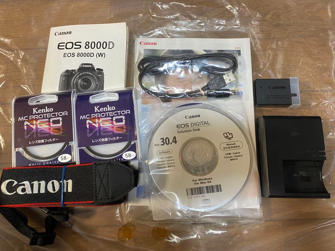 Canonデジタル一眼レフカメラ EOS 8000D ダブルズームキットおまけ付