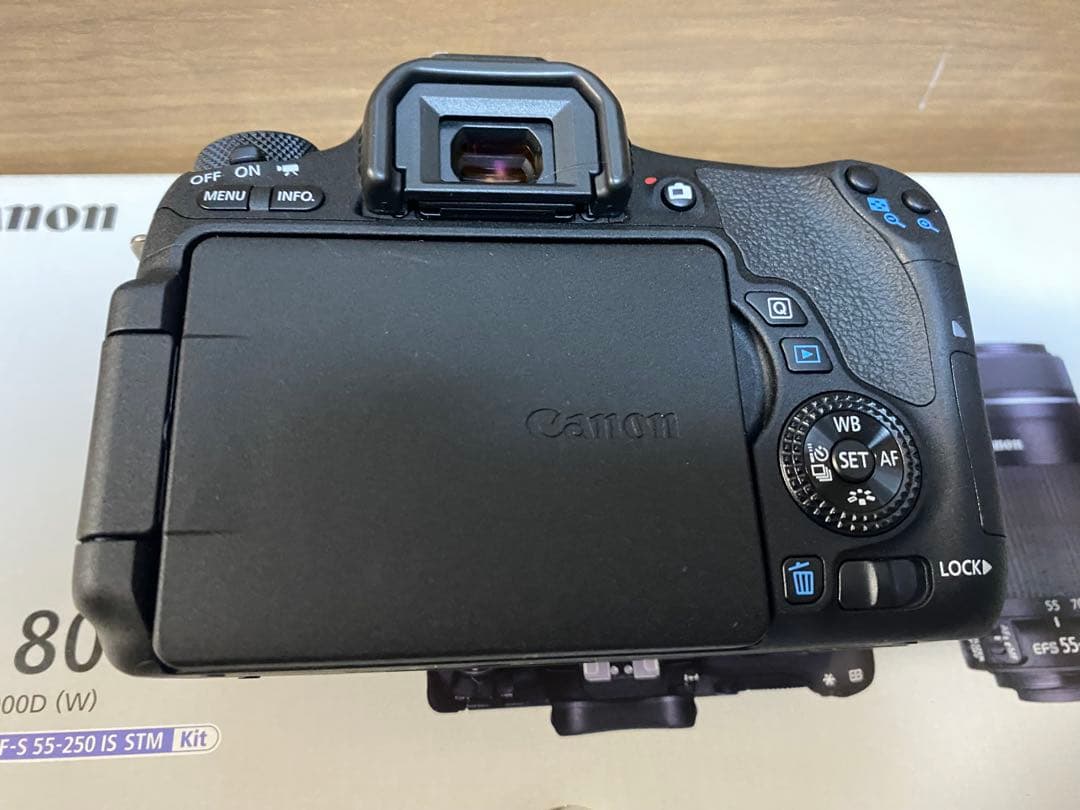 Canonデジタル一眼レフカメラ EOS 8000D ダブルズームキットおまけ付