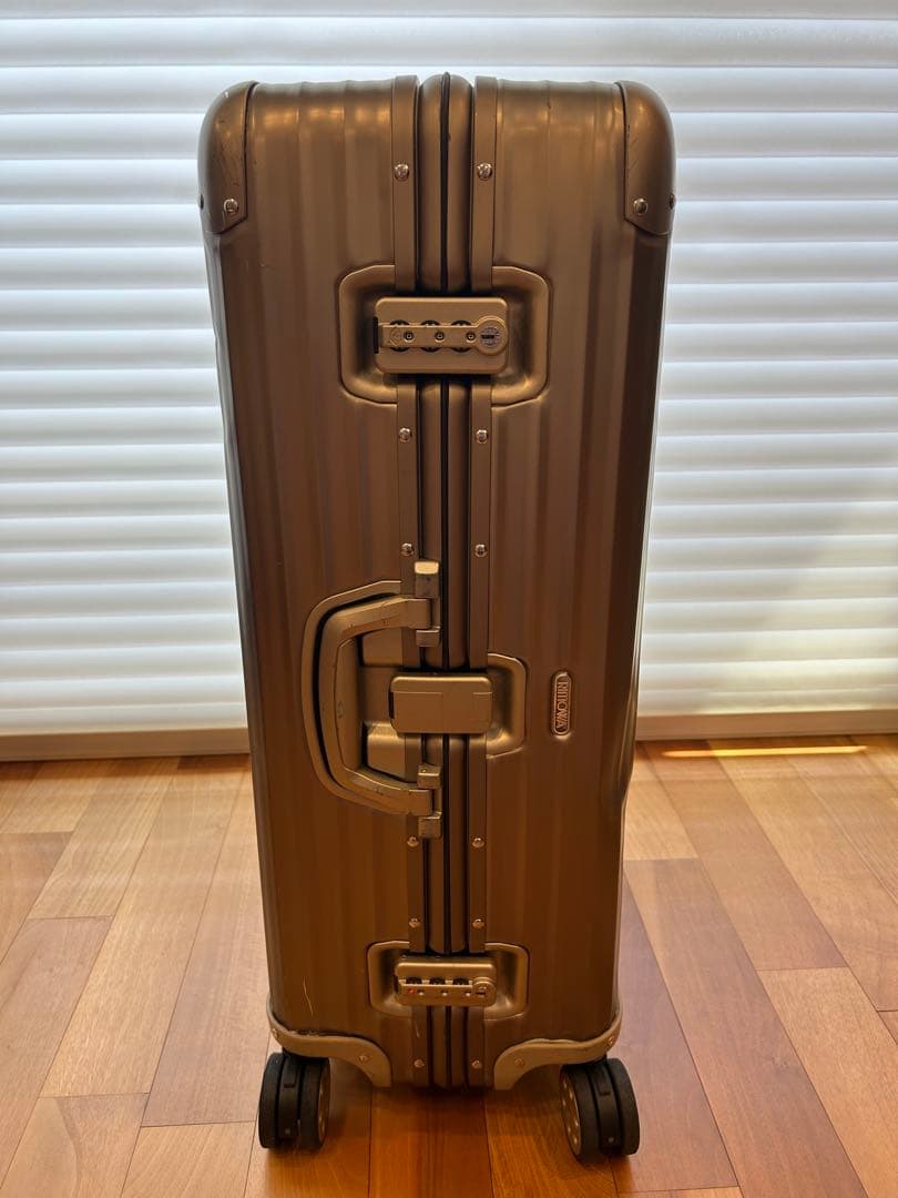 た*い様 リモワ　トパーズ　チタニウム82リットル　RIMOWA