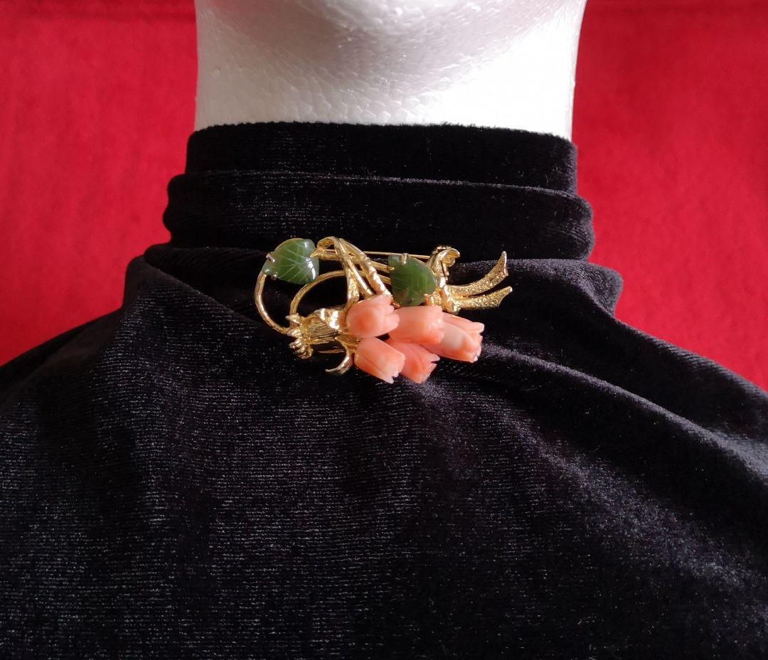 ビンテージ ブローチ 美品 ピンク珊瑚 翡翠 彫刻 チューリップ モチーフ