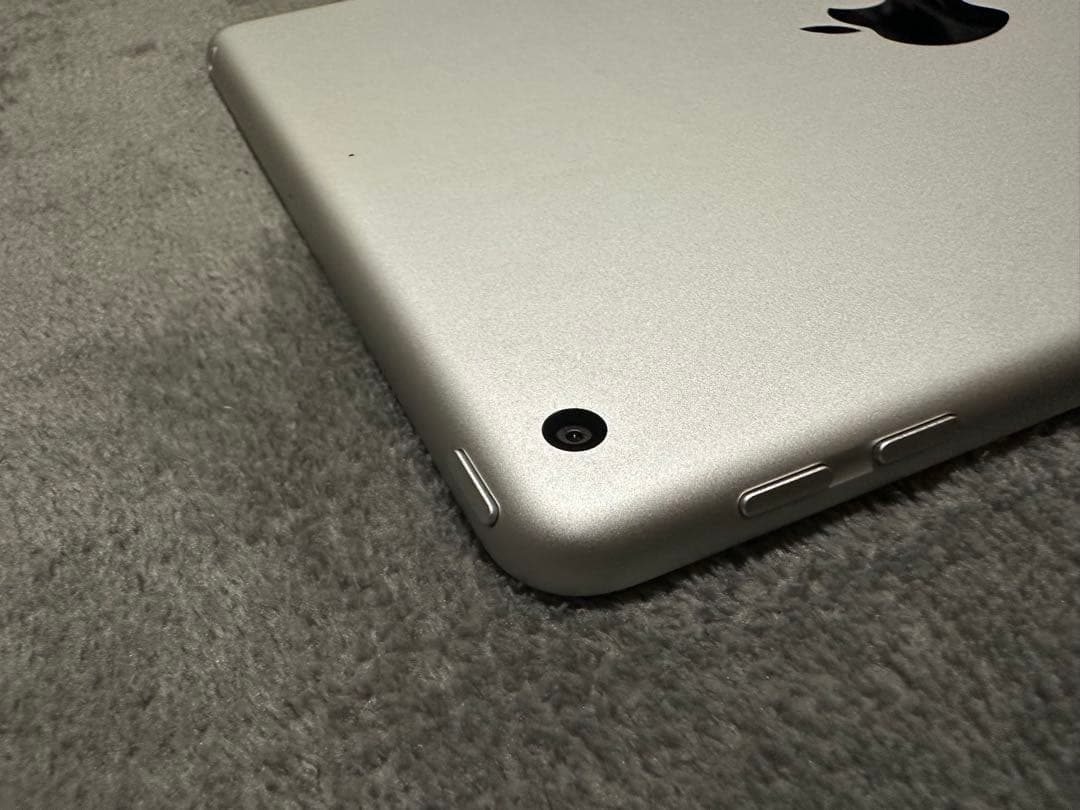 ぱる　Apple iPad 第6世代 32GBホワイト 本体