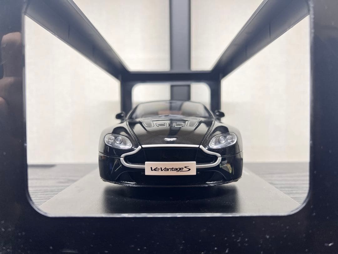 1/18 オートアート アストンマーチン V12ヴァンテージS