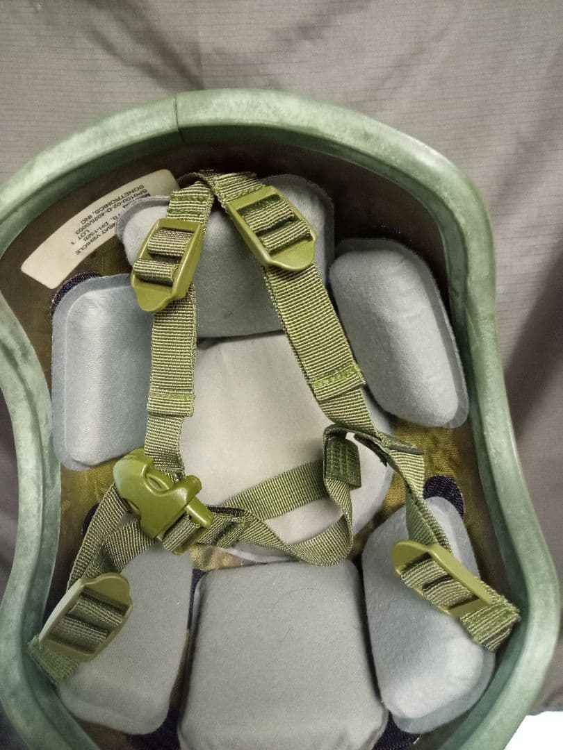 ハイカットヘルメット