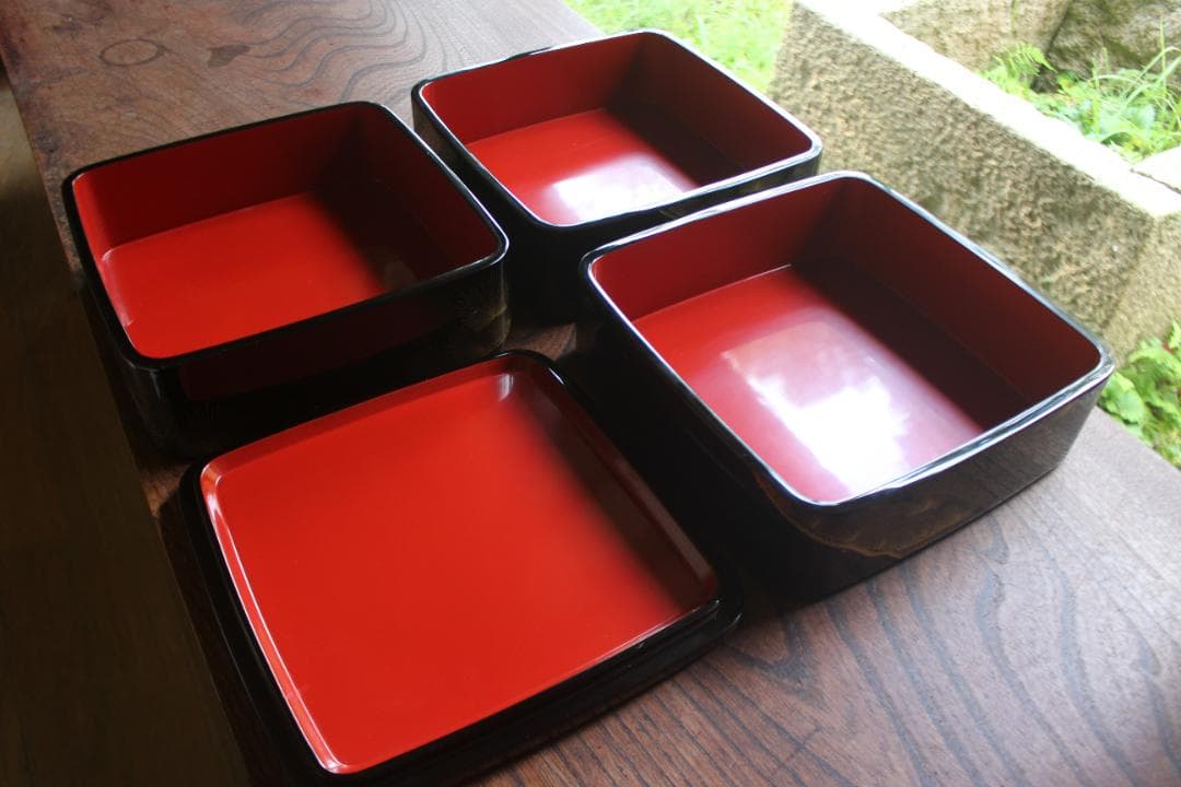 デッドストック！端正な内朱黒漆に極上松沈金の映える三段重（（検重箱お重