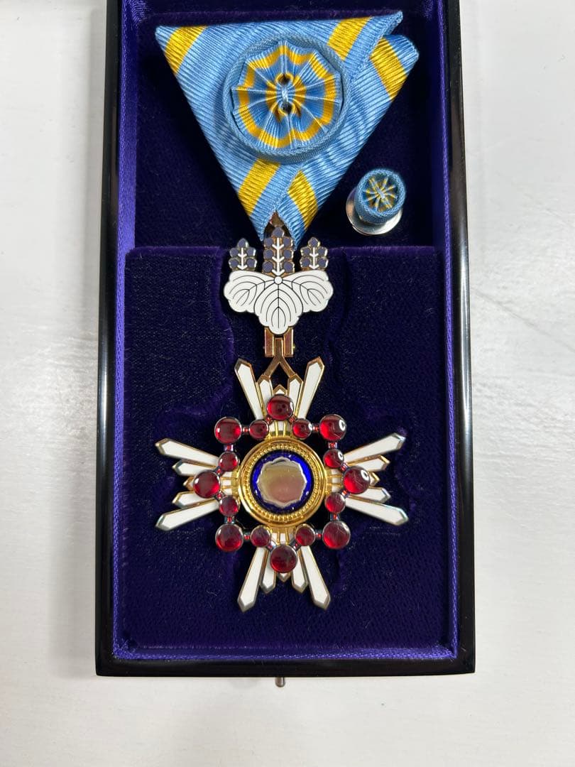 星型メダル 青と黄色のリボン付き 箱付き　A09